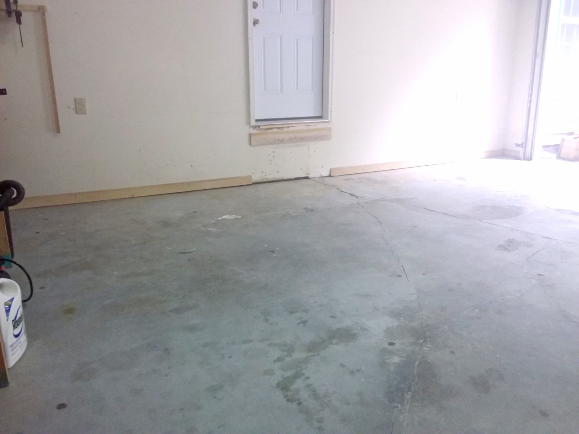 Wall gap between sinking concrete and wall -after